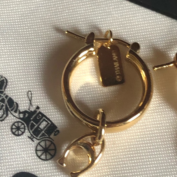đź’‹ Gold coach hoop earring with dangle - Picture 3 of 6